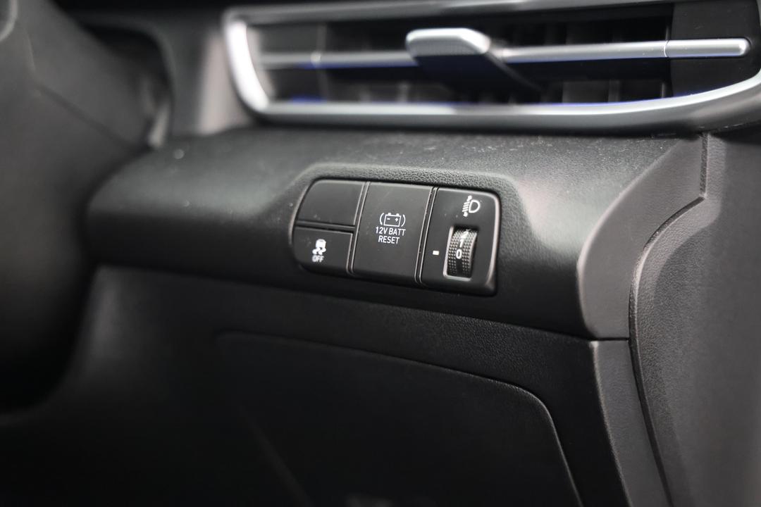 2024 Hyundai i30 Elite Hev 1.6p Dct, Automatic, 19850 km, Drivers Side Door Panel Controls