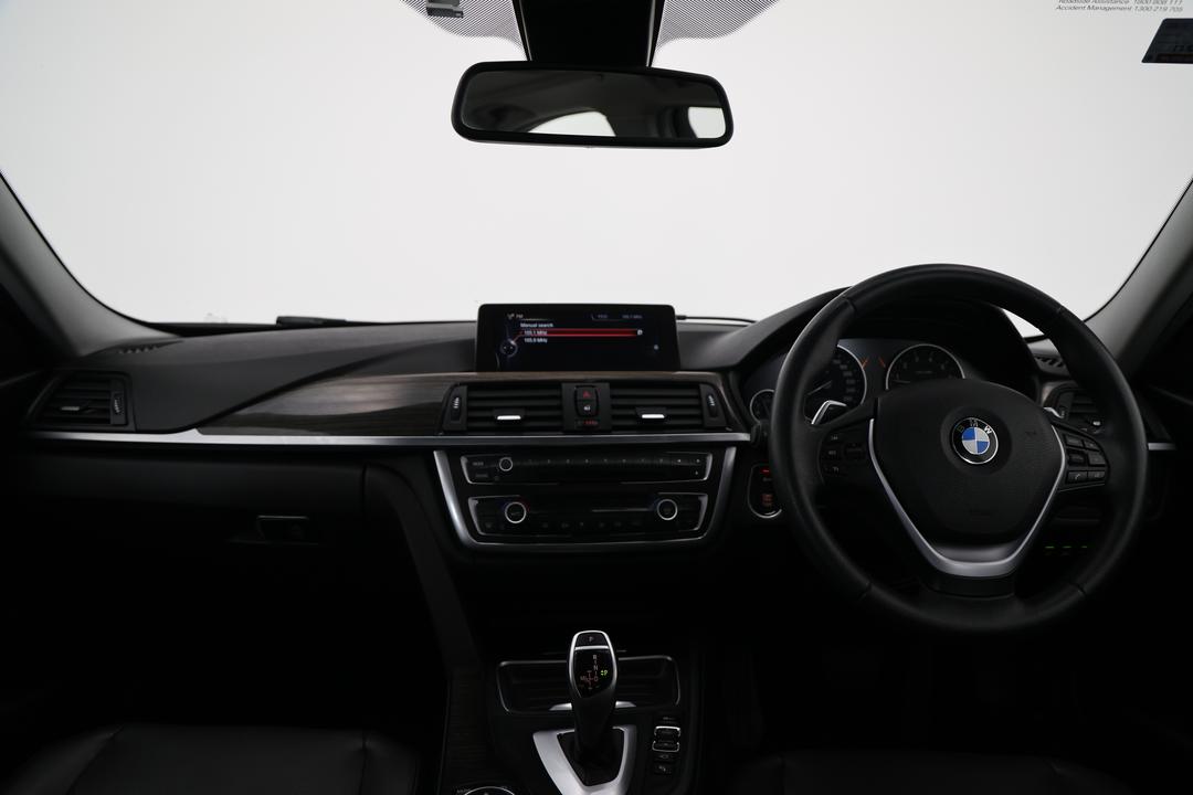 2014 BMW 3 28i Luxury Line, Automatic, 109834 km, Dashboard View