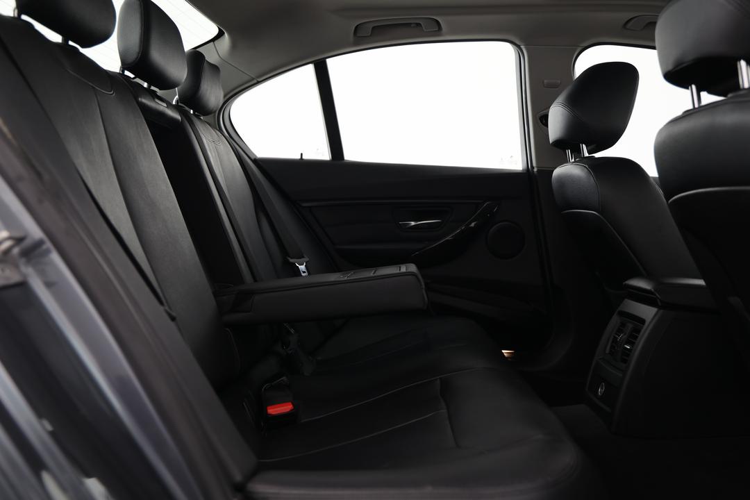 2014 BMW 3 28i Luxury Line, Automatic, 109834 km, Right Side Rear Door Cabin View
