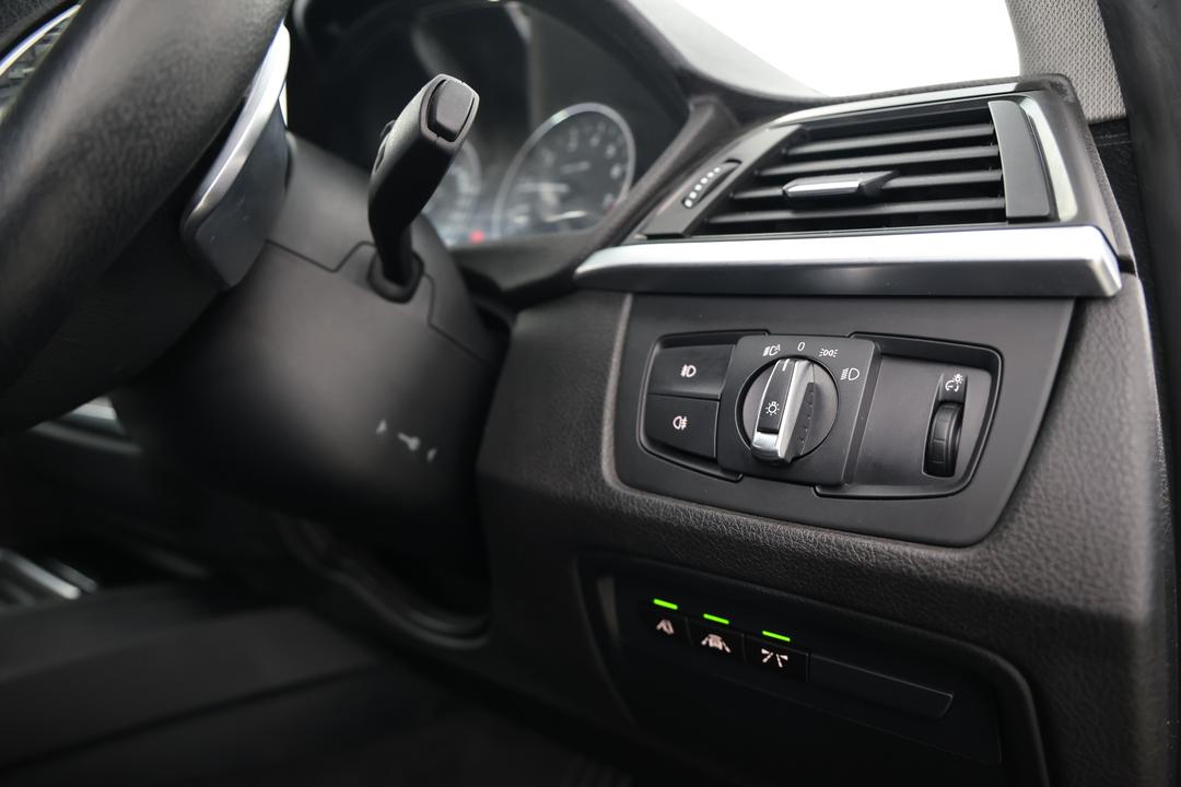 2014 BMW 3 28i Luxury Line, Automatic, 109834 km, Utility Switches/Buttons