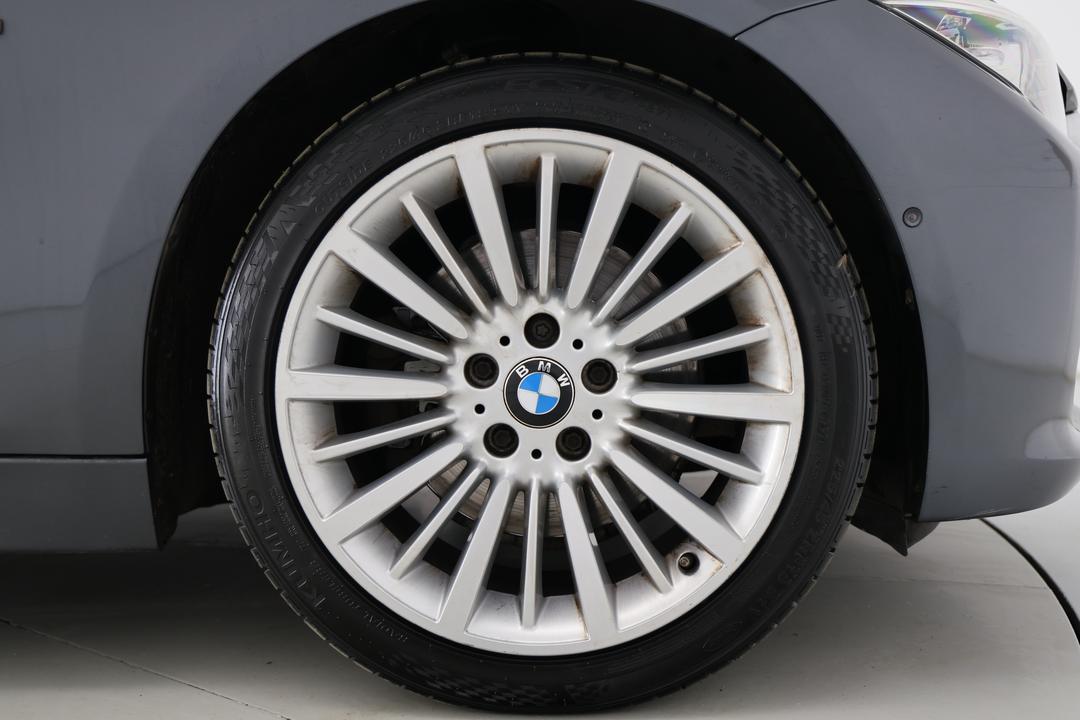 2014 BMW 3 28i Luxury Line, Automatic, 109834 km, Right Front Wheel
