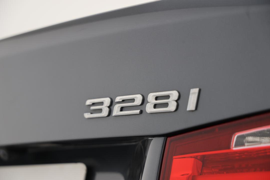 2014 BMW 3 28i Luxury Line, Automatic, 109834 km, Badge (Boot Right Side)