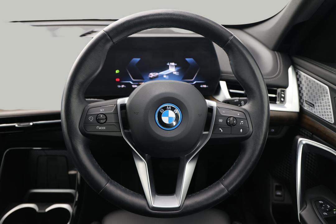 2024 BMW Ix1 Edrive20 Xline, Automatic, 24952 km, Steering Wheel Close-up
