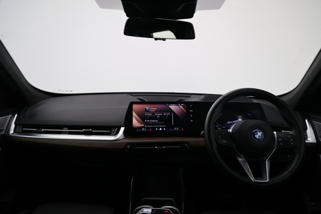 2024 BMW Ix1 Edrive20 Xline, Automatic, 24952 km, Dashboard View