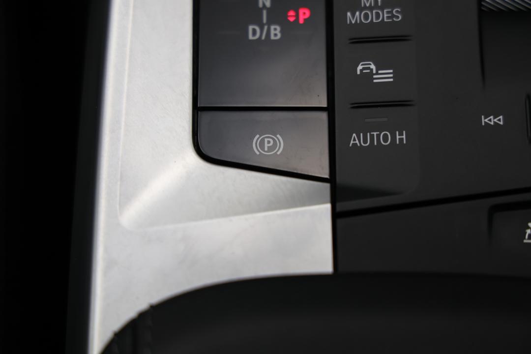 2024 BMW Ix1 Edrive20 Xline, Automatic, 24952 km, Handbrake