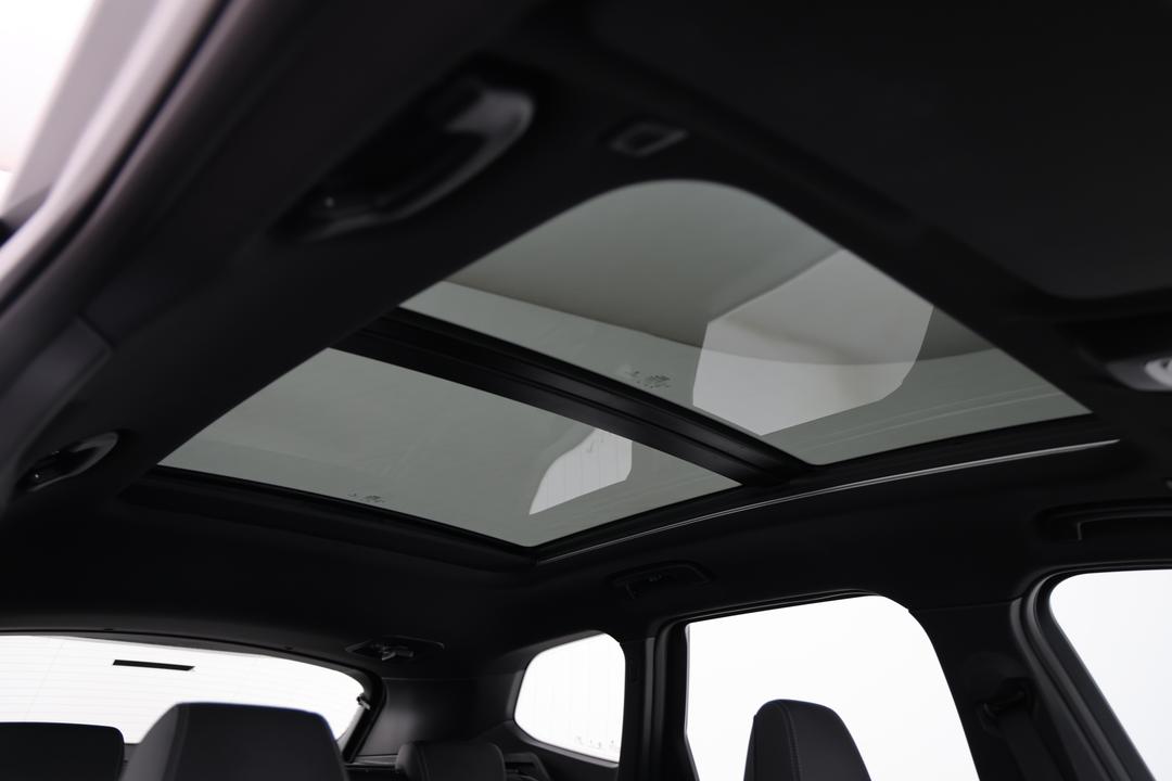 2024 BMW Ix1 Edrive20 Xline, Automatic, 24952 km, Interior Sunroof/Moonroof