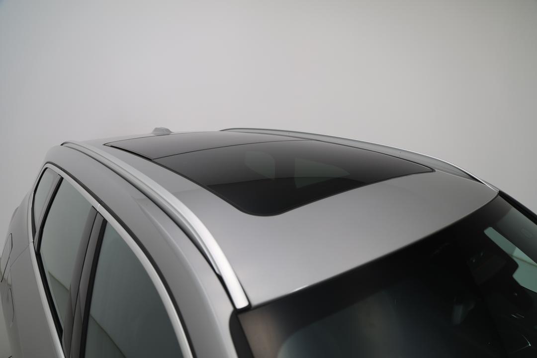 2024 BMW Ix1 Edrive20 Xline, Automatic, 24952 km, Roof/Sunroof View