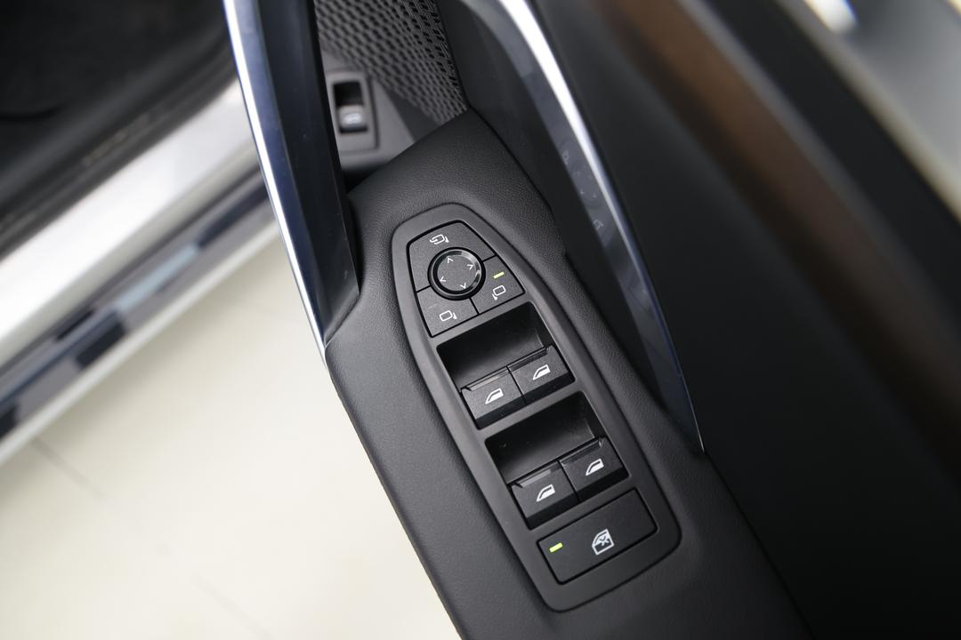 2024 BMW Ix1 Edrive20 Xline, Automatic, 24952 km, Drivers Side Door Panel Controls
