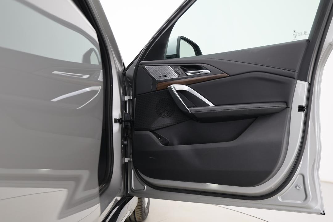 2024 BMW Ix1 Edrive20 Xline, Automatic, 24952 km, Speaker View