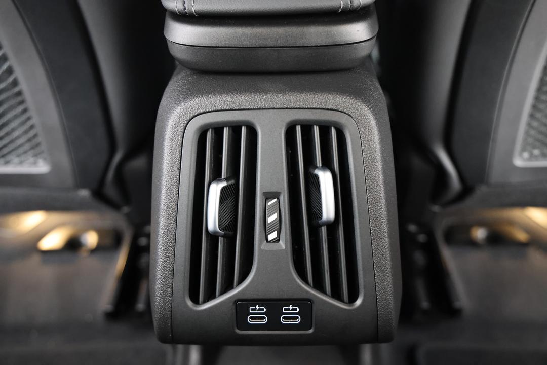 2024 BMW Ix1 Edrive20 Xline, Automatic, 24952 km, Rear A/C Vent