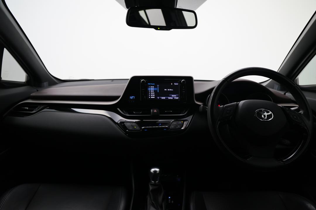 2018 Toyota C-HR Koba (AWD), Automatic, 140624 km, Dashboard View