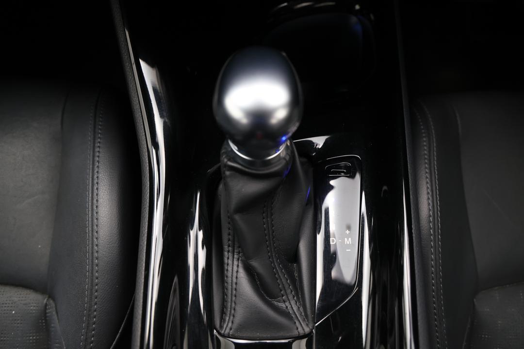 2018 Toyota C-HR Koba (AWD), Automatic, 140624 km, Gear Lever 