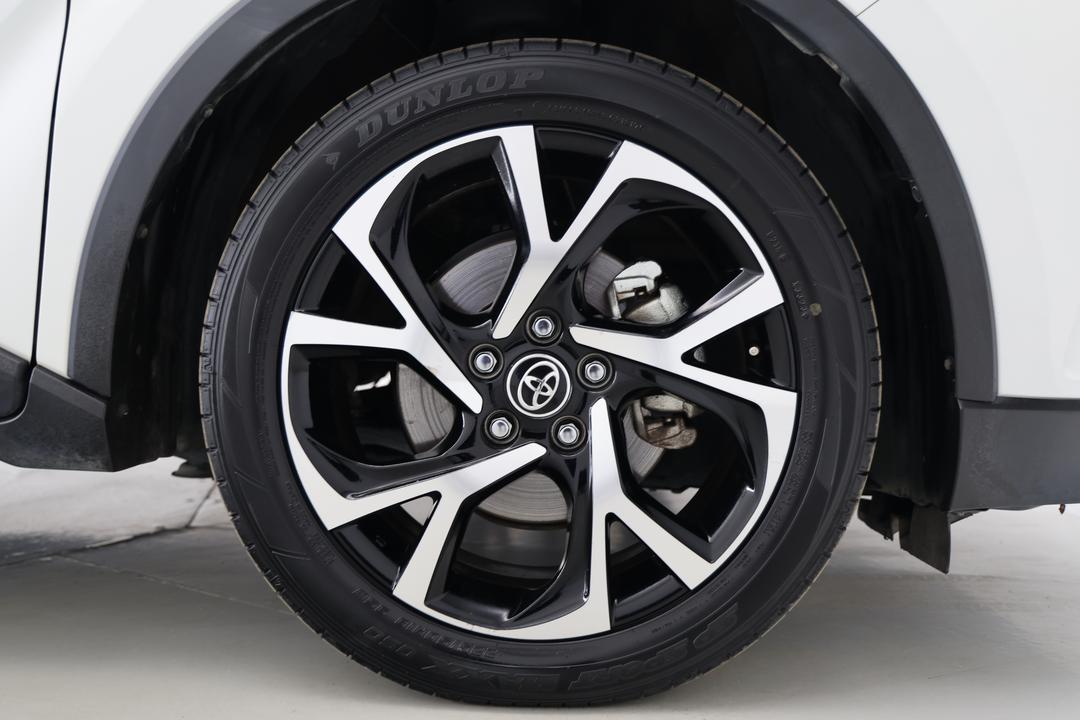 2018 Toyota C-HR Koba (AWD), Automatic, 140624 km, Right Front Wheel