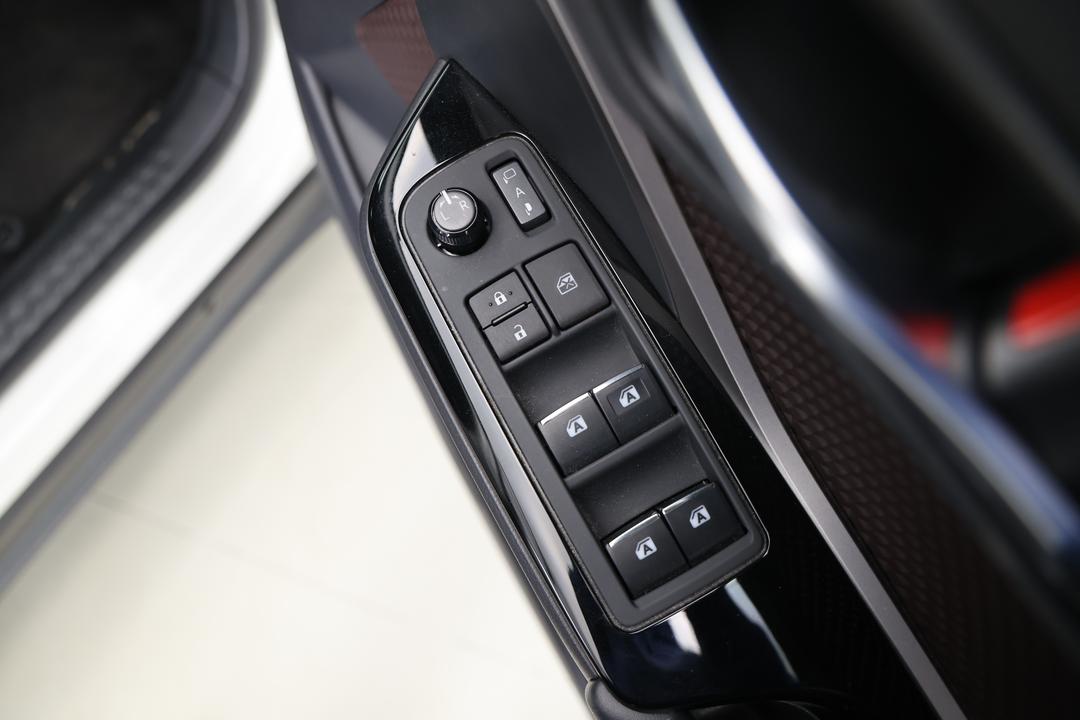 2018 Toyota C-HR Koba (AWD), Automatic, 140624 km, Drivers Side Door Panel Controls