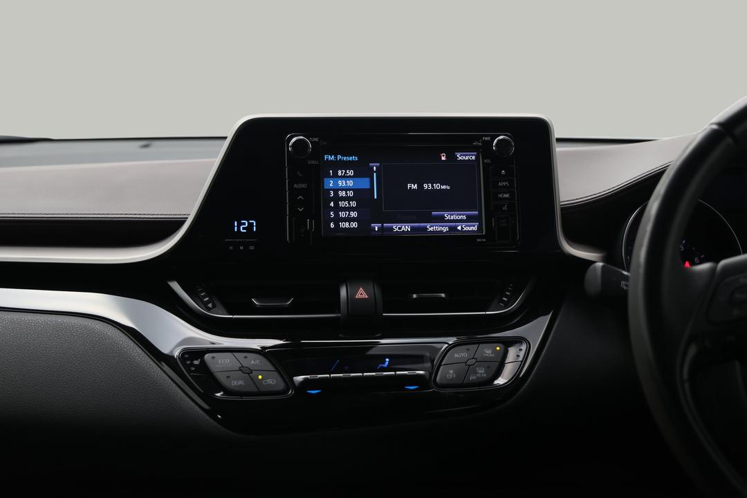 2018 Toyota C-HR Koba (AWD), Automatic, 140624 km, Center Console