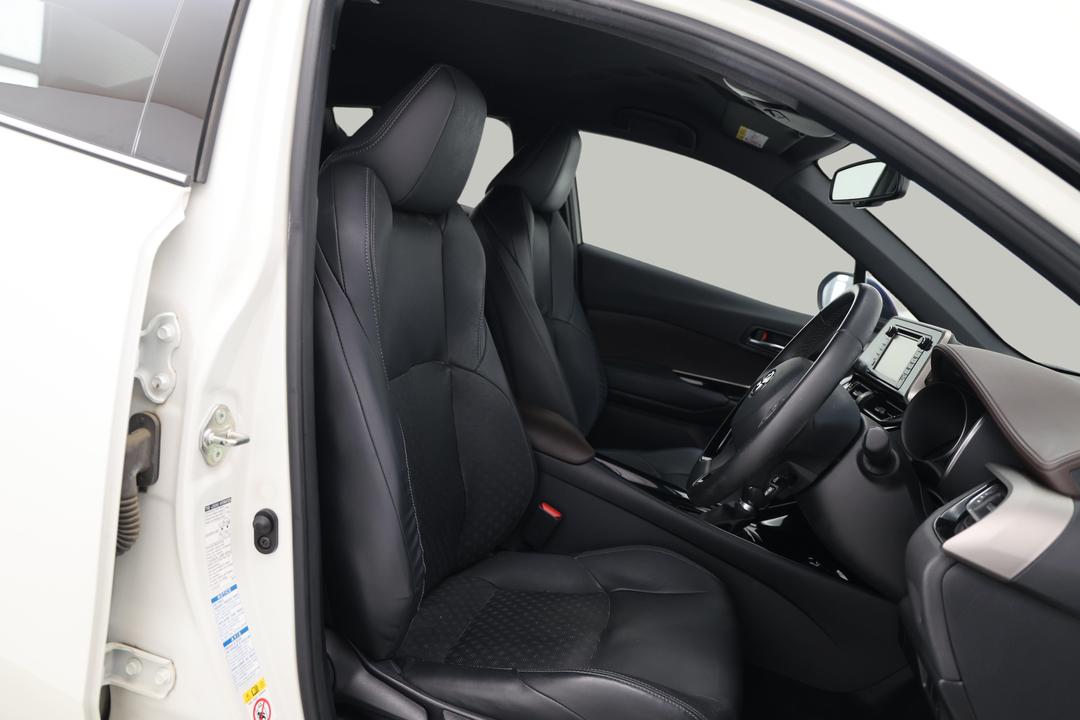 2018 Toyota C-HR Koba (AWD), Automatic, 140624 km, Right Side Front Door Cabin View