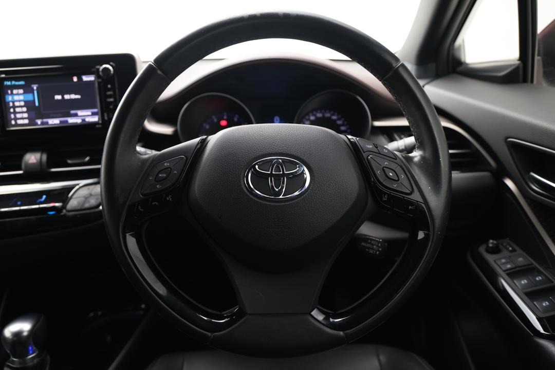 2018 Toyota C-HR Koba (AWD), Automatic, 140624 km, Steering Wheel Close-up