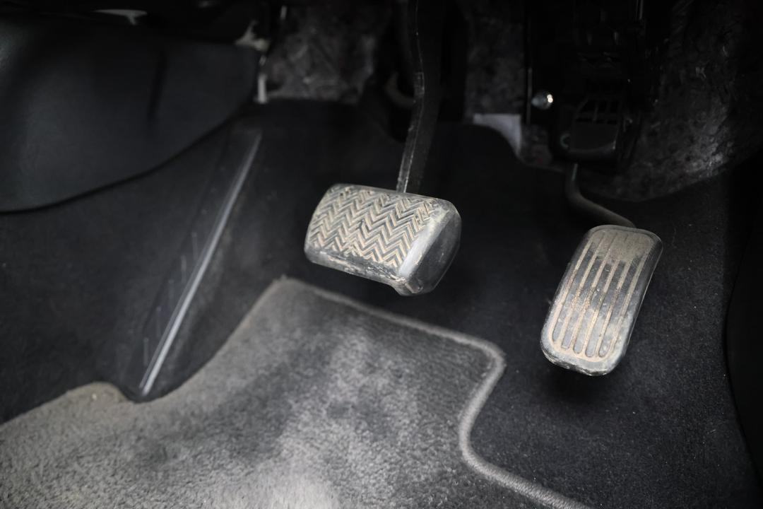 2018 Toyota C-HR Koba (AWD), Automatic, 140624 km, Pedals and Footmat