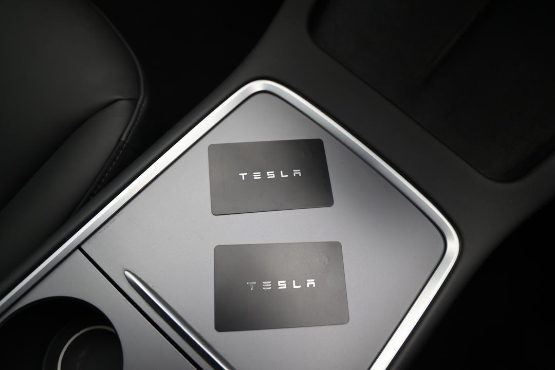 2021 Tesla Model 3 Long Range AWD, Automatic, 61749 km, Key Close-up