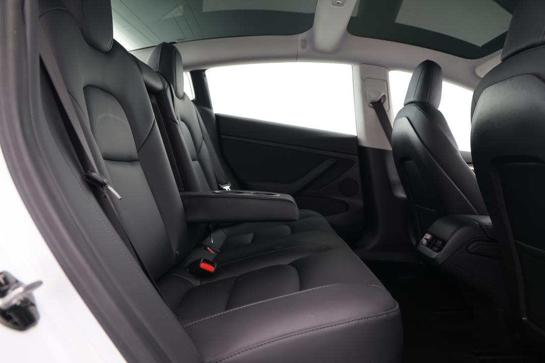 2021 Tesla Model 3 Long Range AWD, Automatic, 61749 km, Right Side Rear Door Cabin View