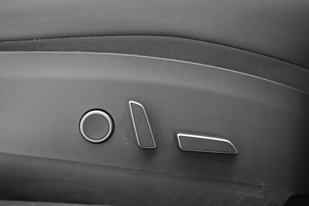2021 Tesla Model 3 Long Range AWD, Automatic, 61749 km, Drivers Side Adjustment Panel