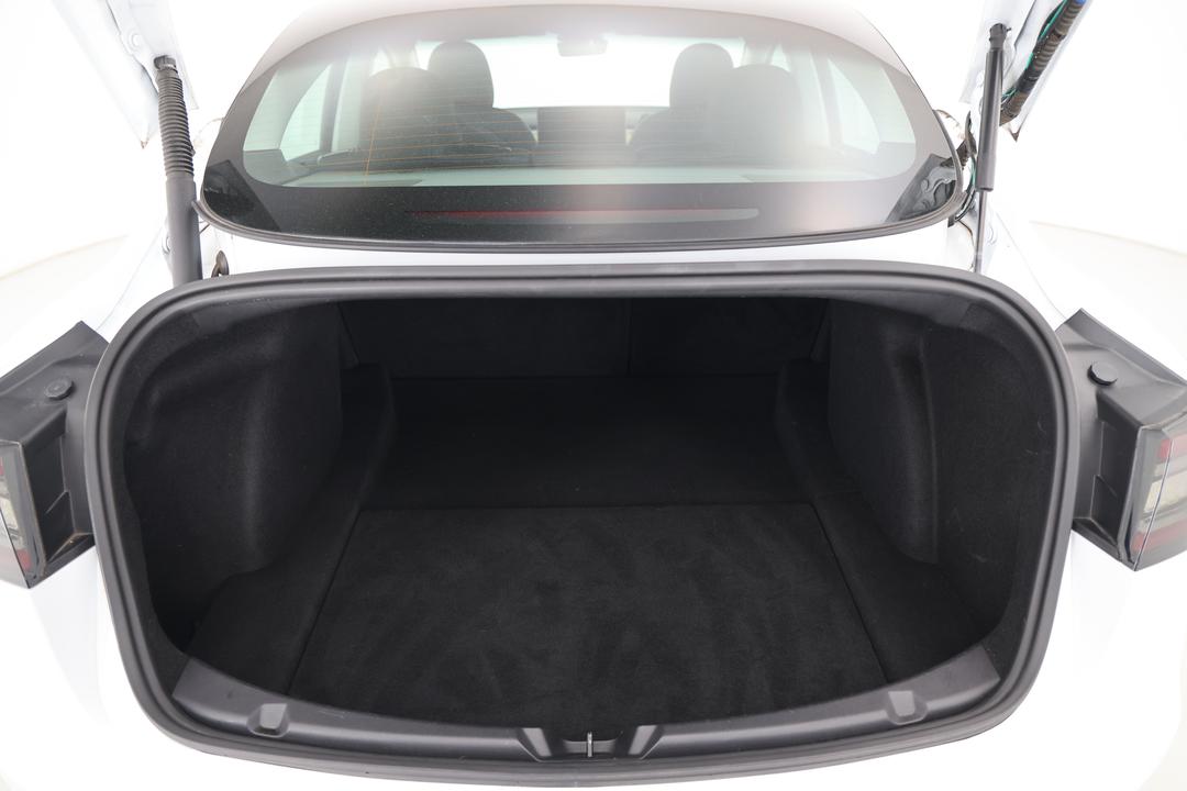 2021 Tesla Model 3 Long Range AWD, Automatic, 61749 km, Boot Inside View