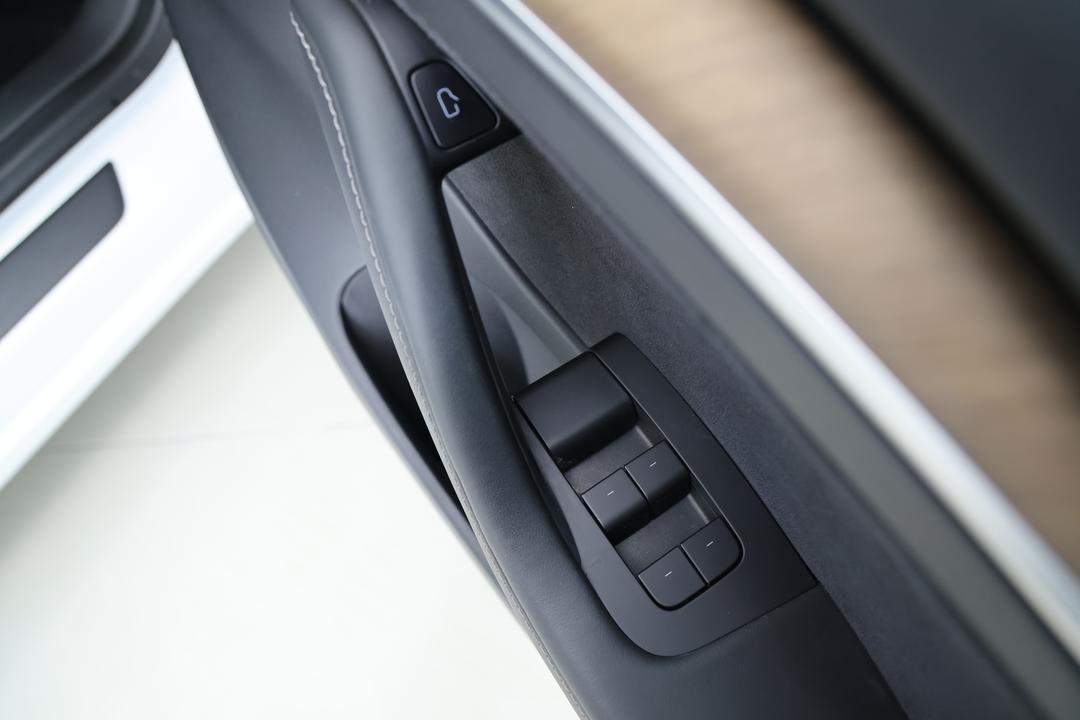 2021 Tesla Model 3 Long Range AWD, Automatic, 61749 km, Drivers Side Door Panel Controls