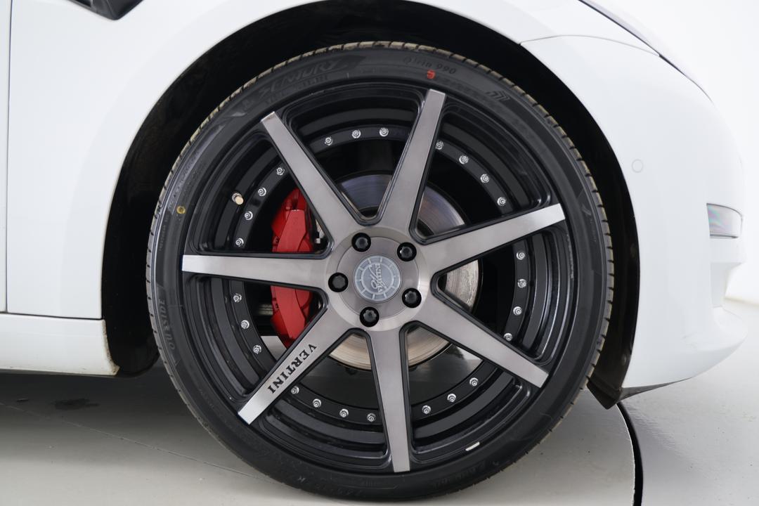 2021 Tesla Model 3 Long Range AWD, Automatic, 61749 km, Right Front Wheel