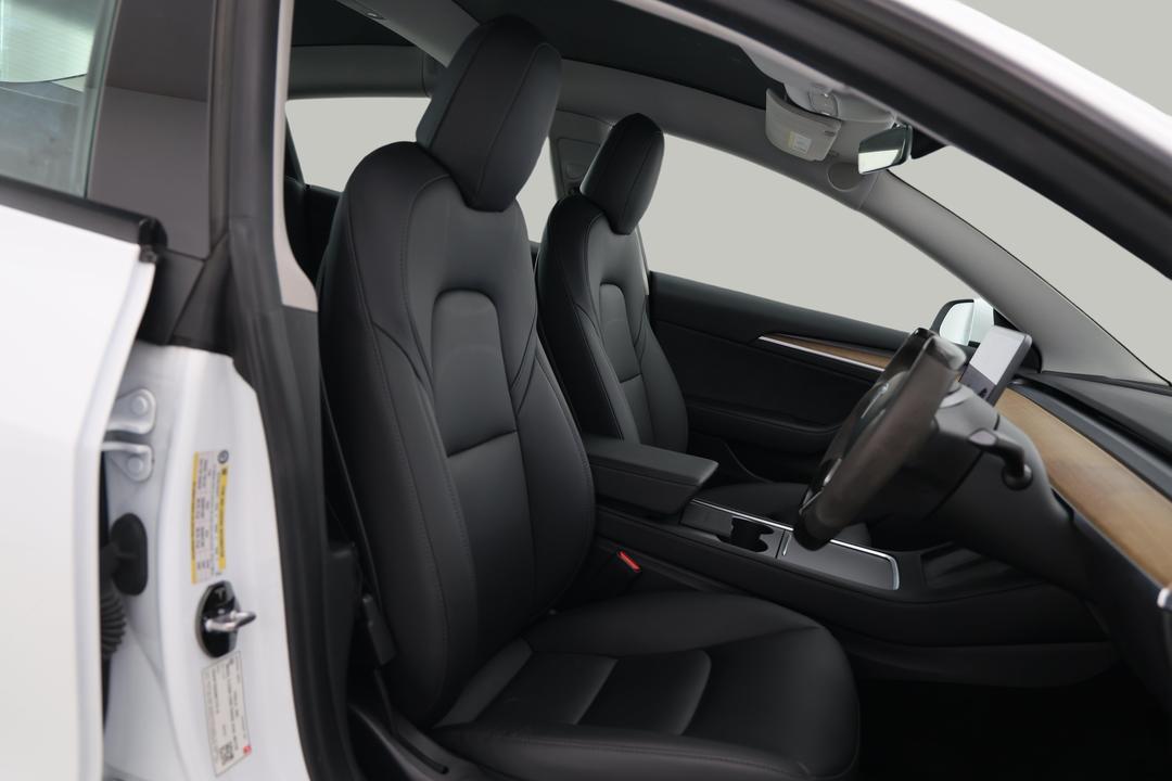 2021 Tesla Model 3 Long Range AWD, Automatic, 61749 km, Right Side Front Door Cabin View