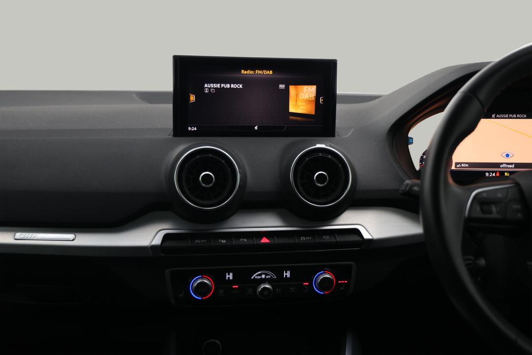 2021 Audi Q2 35 Tfsi, Automatic, 45352 km, Center Console