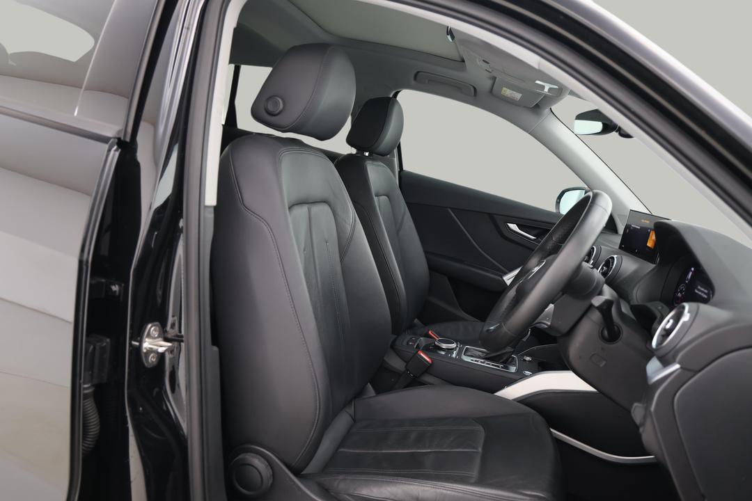 2021 Audi Q2 35 Tfsi, Automatic, 45352 km, Right Side Front Door Cabin View