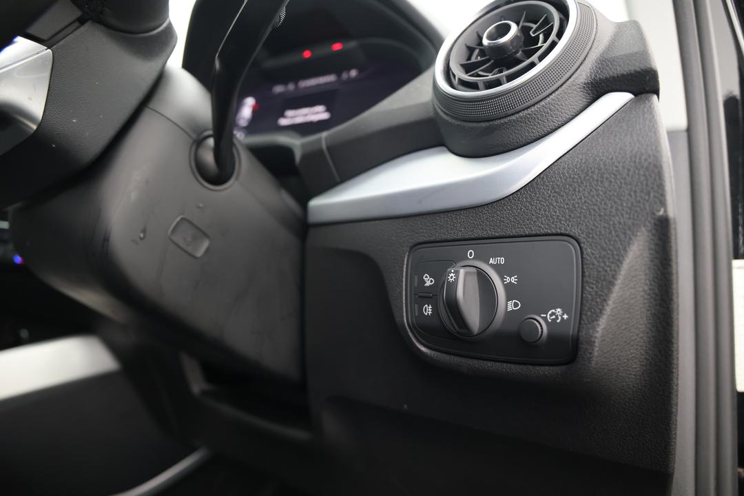 2021 Audi Q2 35 Tfsi, Automatic, 45352 km, Utility Switches/Buttons