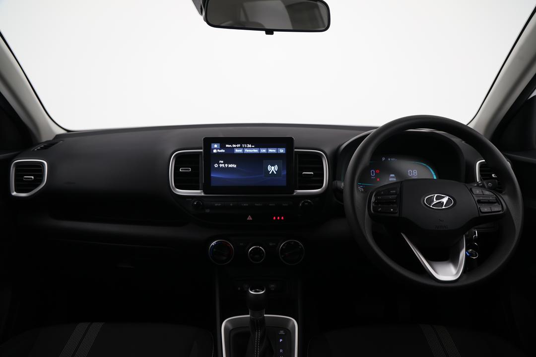 2025 Hyundai Venue -, Automatic, 19874 km, Dashboard View
