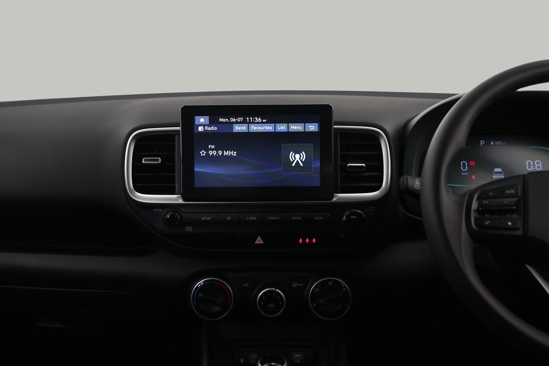 2025 Hyundai Venue -, Automatic, 19874 km, Center Console