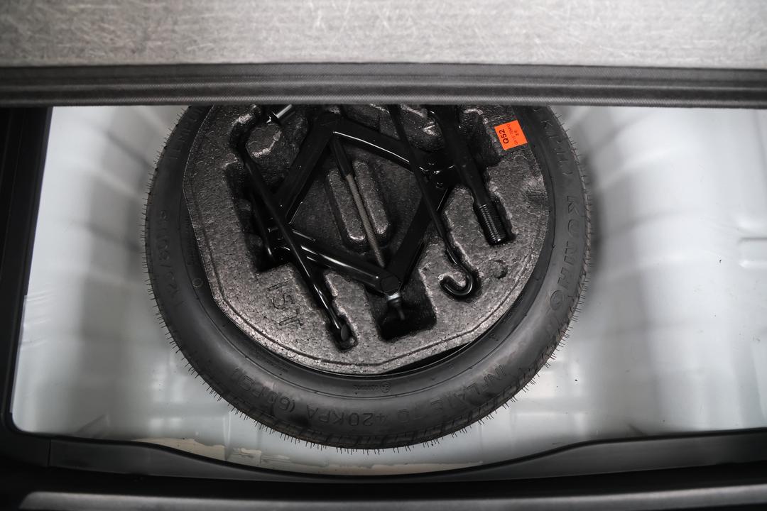 2025 Hyundai Venue -, Automatic, 19874 km, Spare Wheel