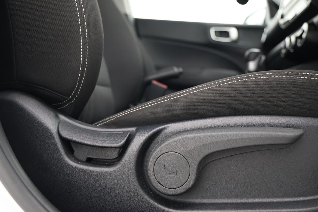 2025 Hyundai Venue -, Automatic, 19874 km, Drivers Side Adjustment Panel
