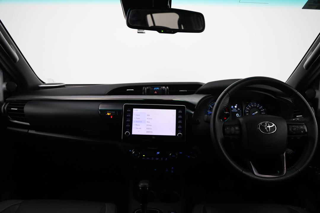 2021 Toyota Hilux Rogue (4x4), Automatic, 50830 km, Dashboard View