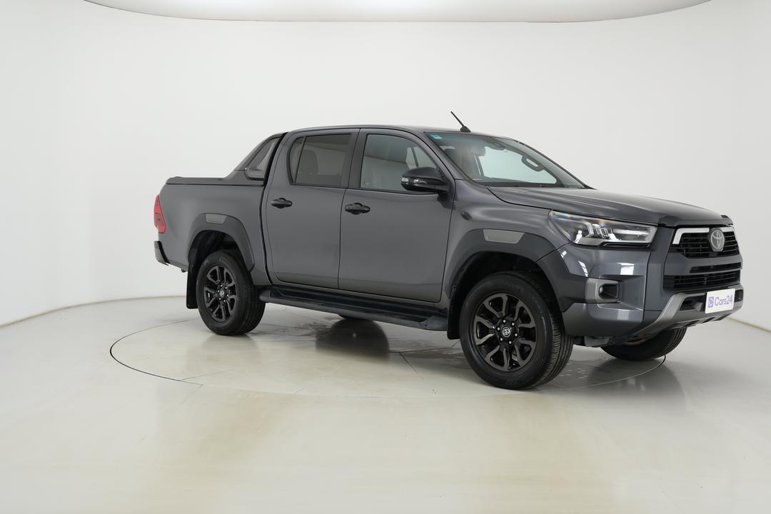 2021 Toyota Hilux Rogue (4x4), Automatic, 50830 km, Right Front Diagonal (45- Degree) View