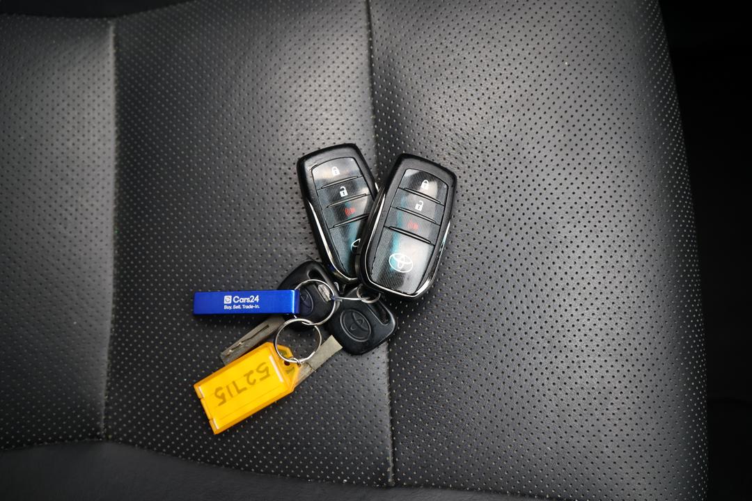 2021 Toyota Hilux Rogue (4x4), Automatic, 50830 km, Key Close-up