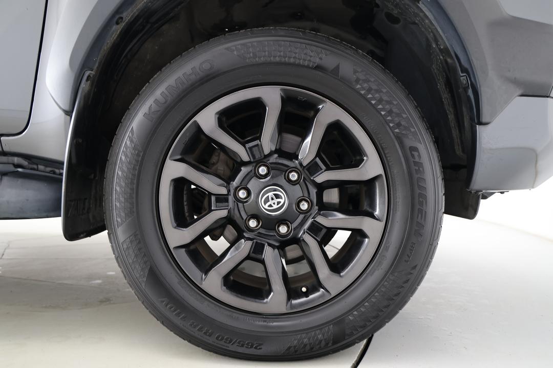 2021 Toyota Hilux Rogue (4x4), Automatic, 50830 km, Right Front Wheel
