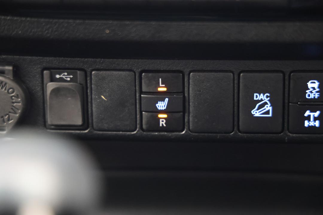 2021 Toyota Hilux Rogue (4x4), Automatic, 50830 km, Utility Switches/Buttons