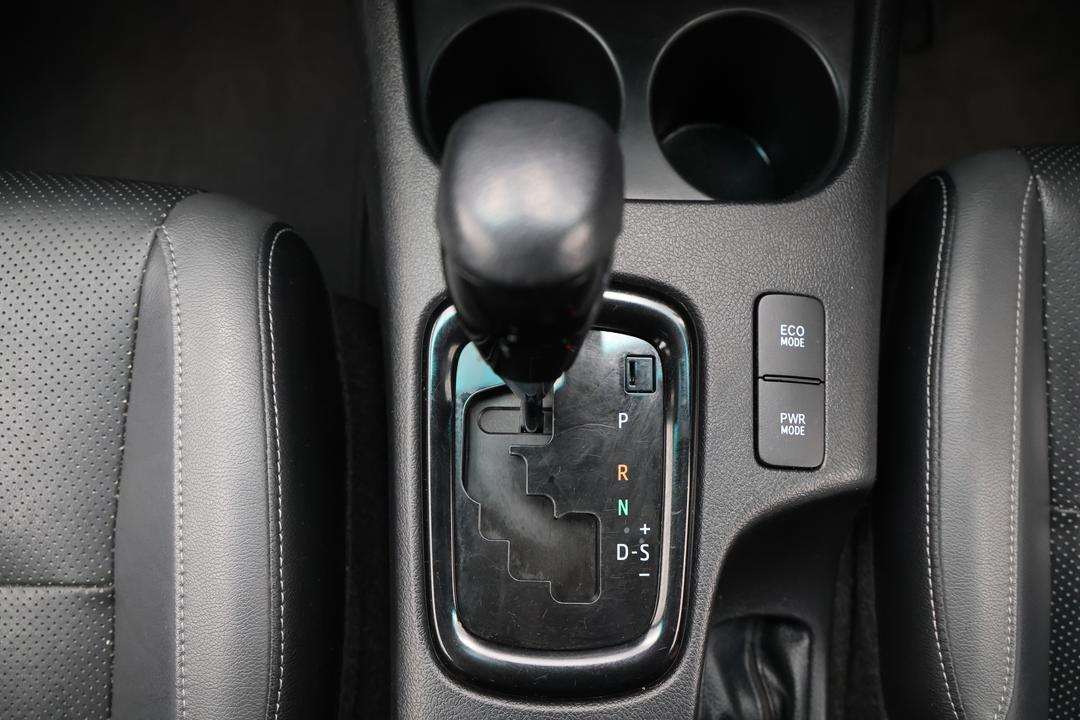 2021 Toyota Hilux Rogue (4x4), Automatic, 50830 km, Gear Lever 