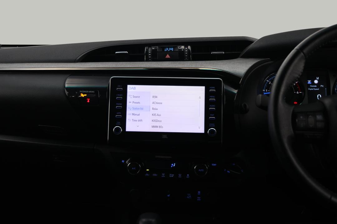 2021 Toyota Hilux Rogue (4x4), Automatic, 50830 km, Center Console