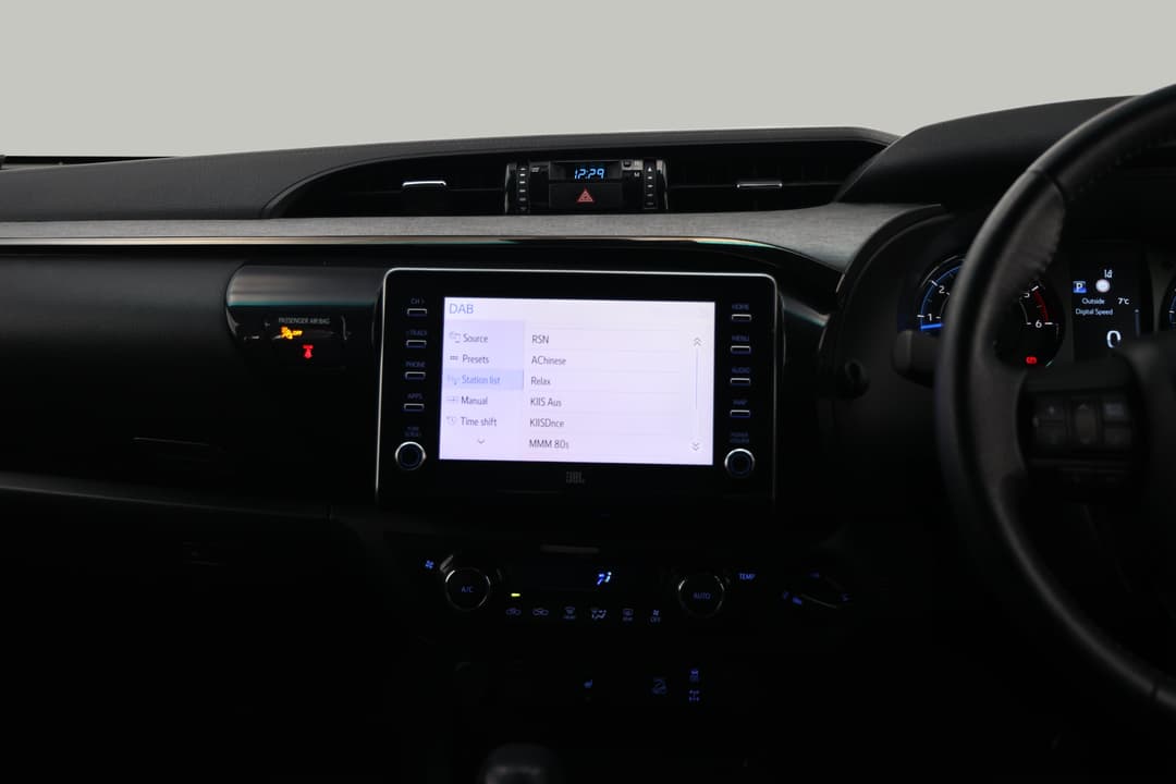 2021 Toyota Hilux Rogue (4x4), Automatic, 50830 km, Center Console