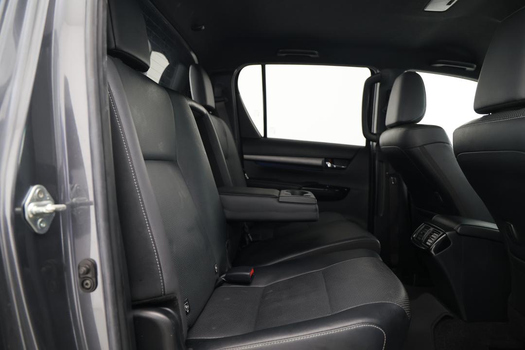 2021 Toyota Hilux Rogue (4x4), Automatic, 50830 km, Right Side Rear Door Cabin View