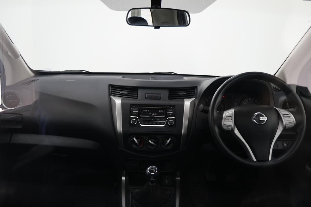 2018 Nissan Navara Rx (4x2), Manual, 86118 km, Dashboard View