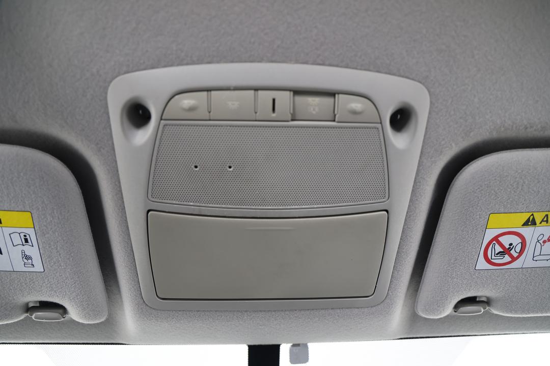 2018 Nissan Navara Rx (4x2), Manual, 86118 km, On-Roof Controls/Sunglass holder