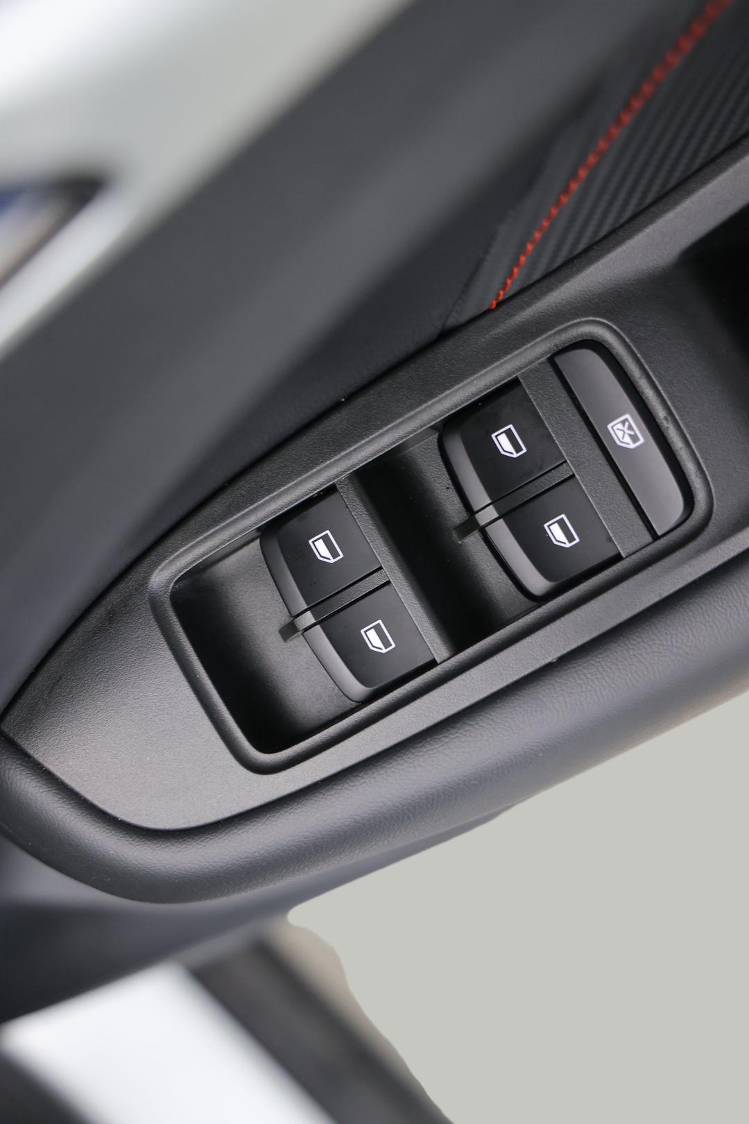 2022 MG Zst Essence, Automatic, 49115 km, Right Side Front Door Cabin View