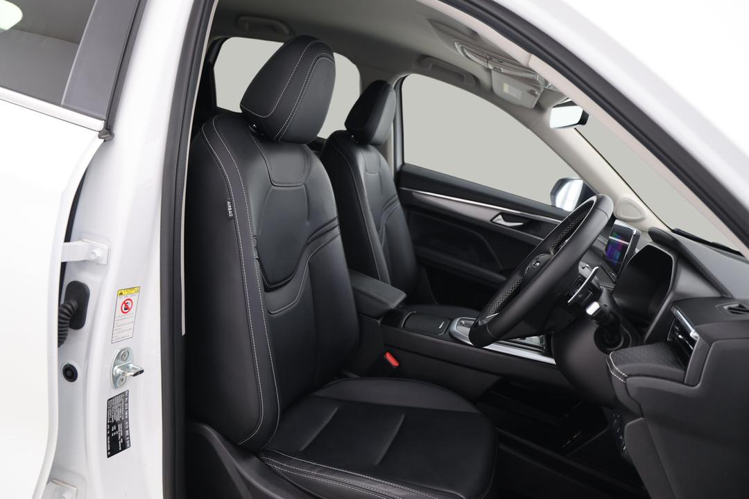 2025 GWM Haval Jolion Lux, Automatic, 22625 km, Right Side Front Door Cabin View