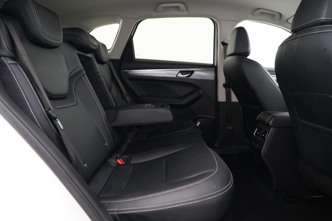 2025 GWM Haval Jolion Lux, Automatic, 22625 km, Right Side Rear Door Cabin View